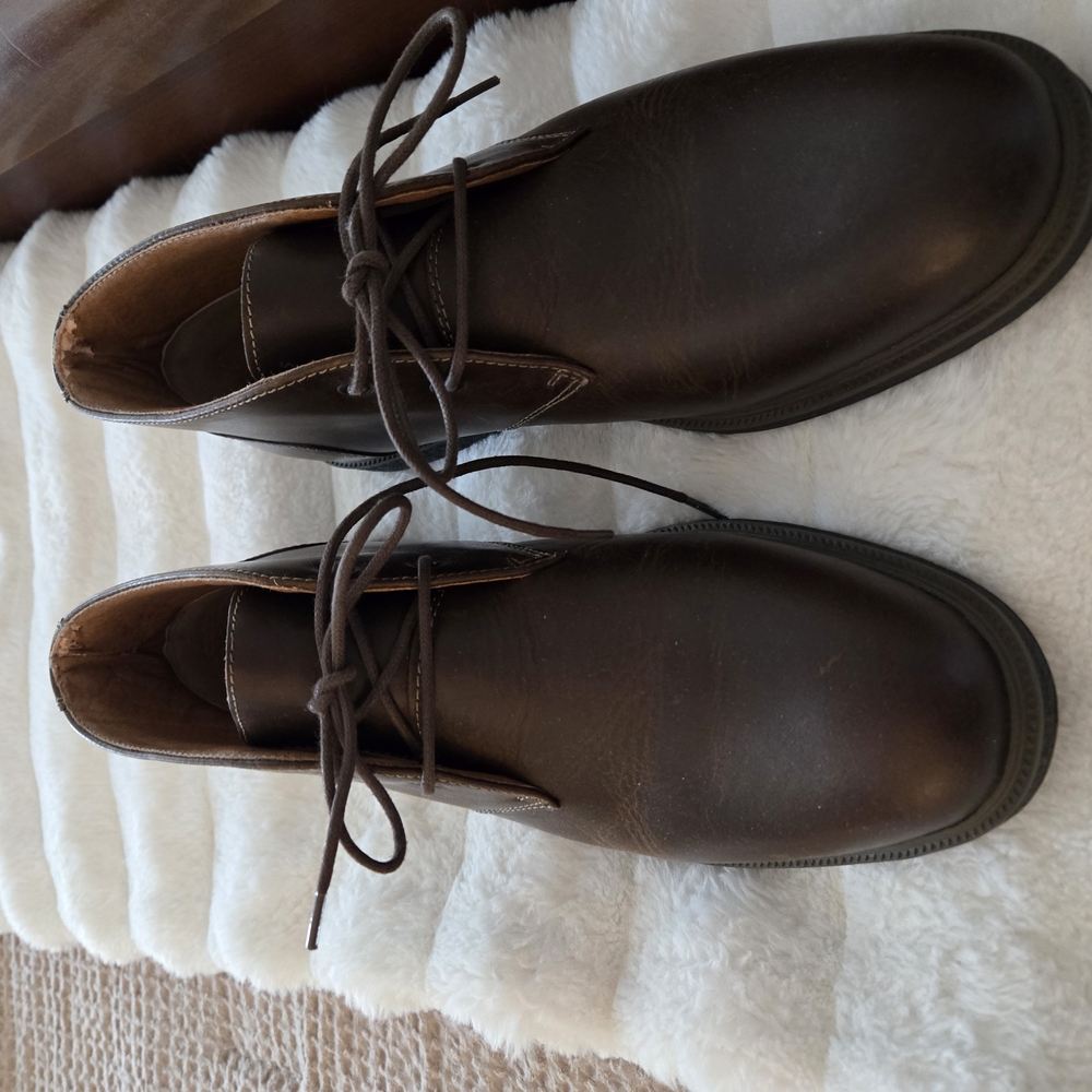 Bass Brown Chukka Boots Classic Leather Design
